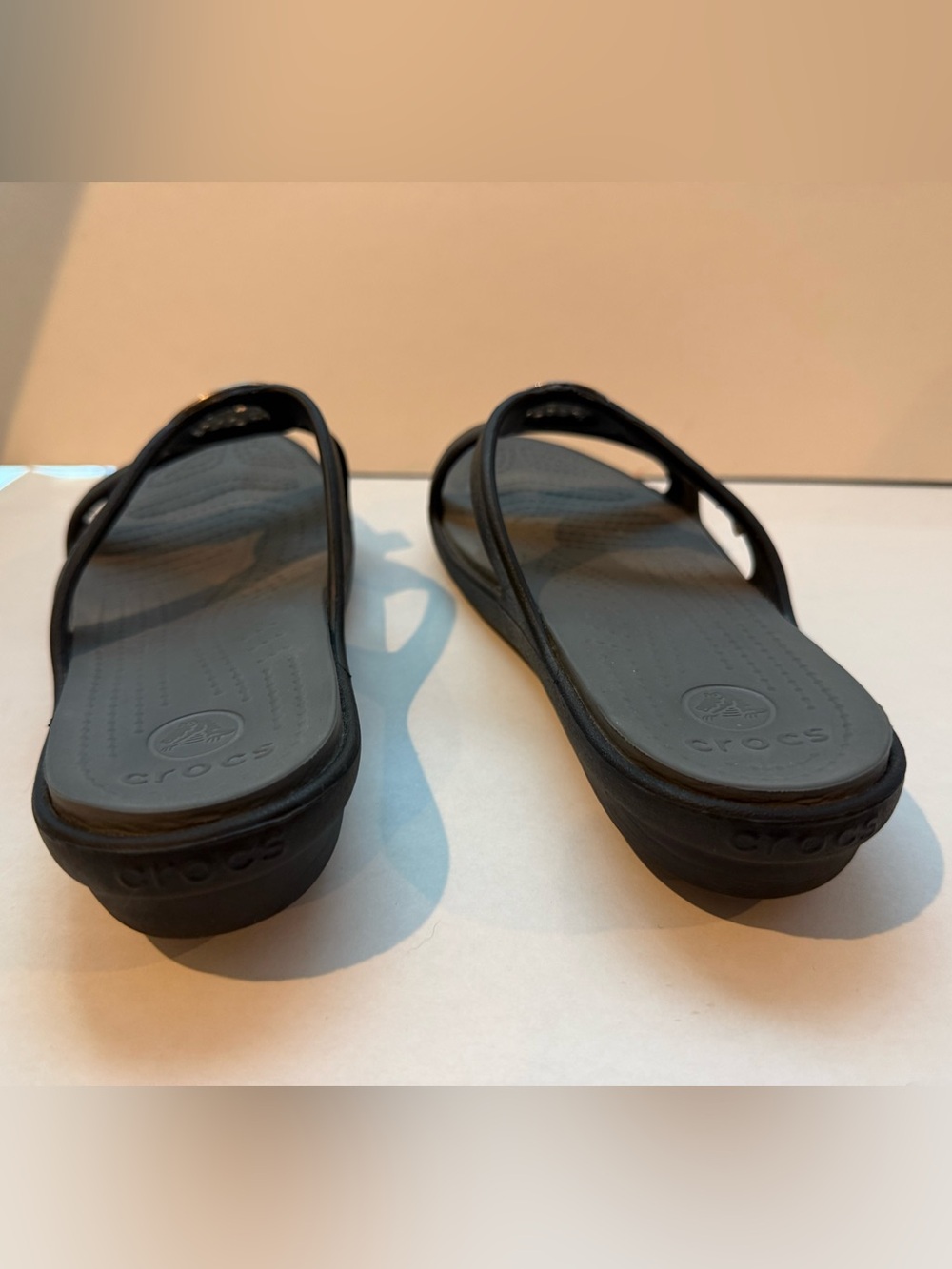 Crocs Women's Sanrah Circle Slide Sandals in Black / Graphite Size 8 - Picture 5 of 8